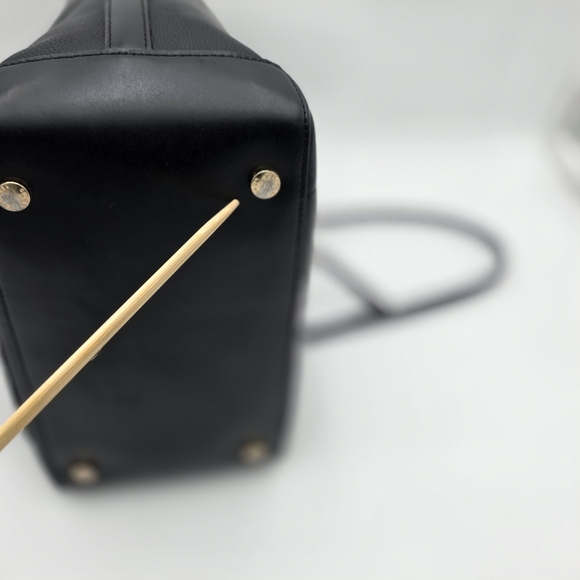 Michael Kors Black Hayes Bucket Bag - Picture 8 of 10